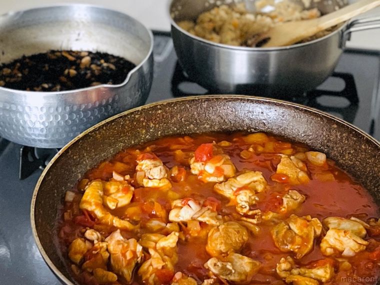 チキンのトマト煮込み、ひじきの煮物、おからの煮物