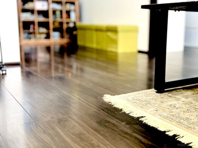 拭き掃除が終わったあとのフローリング