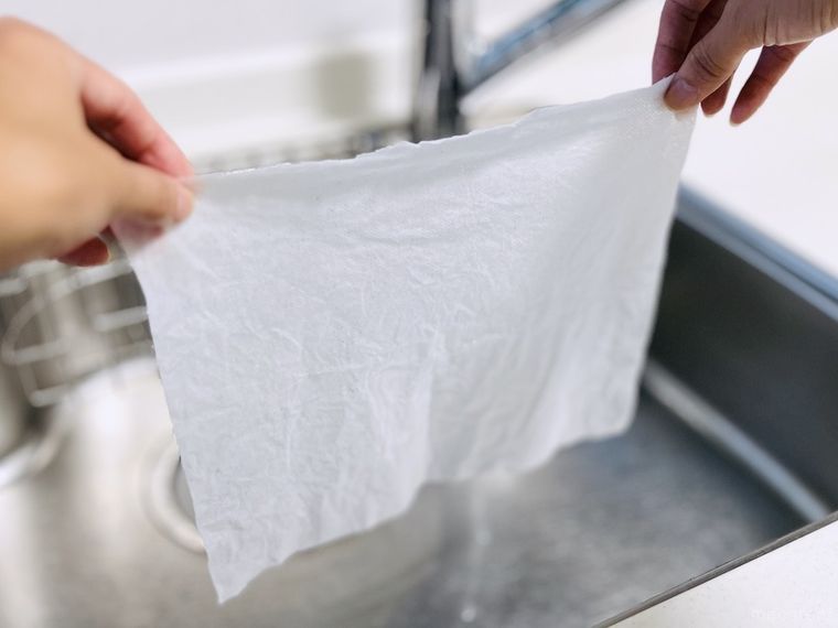 ダイソーの洗えるキッチンタオルを広げた様子