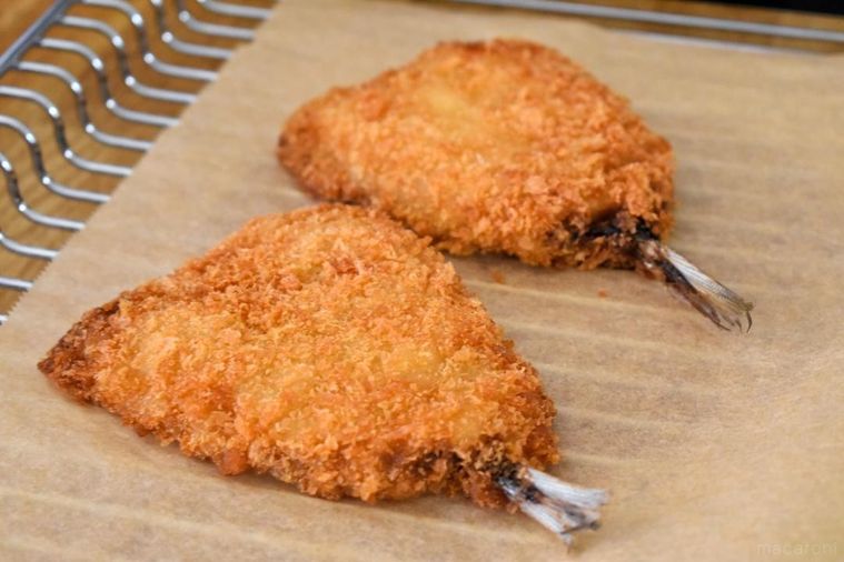 オーブンラックにのせたアジフライ