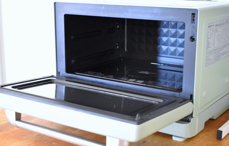 ドアを開いたオーブンレンジ