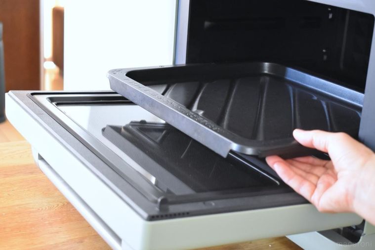 オーブンレンジに差し入れたトレイ