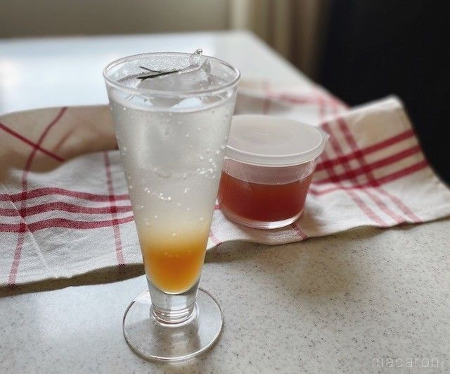 保存容器に入った新生姜シロップとジンジャーエール