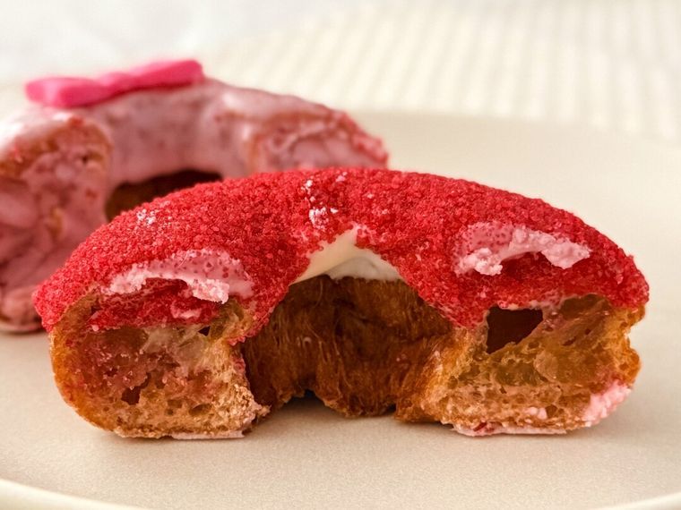 ふわふわシューストロベリーリングミニーマウスの断面