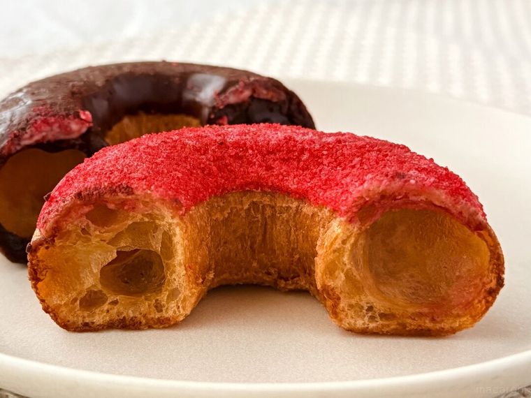 ふわふわシューチョコリングミッキーマウスの断面