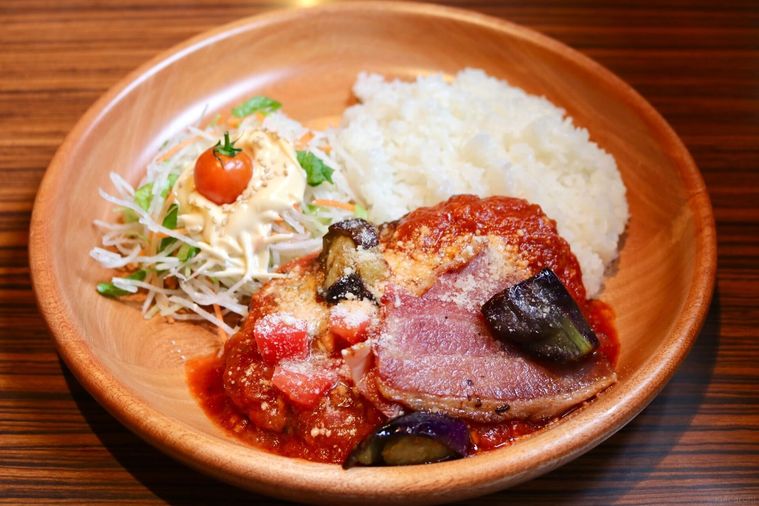 厚切りベーコンと茄子のアラビアータバーグディッシュ