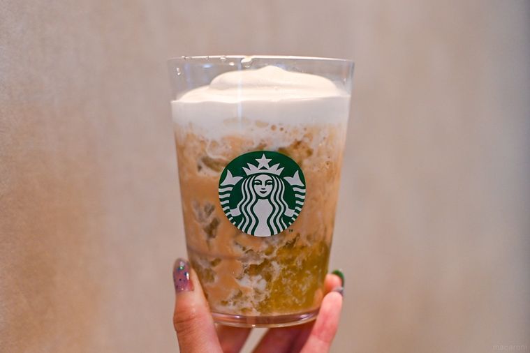 ドリンクを持っているところ