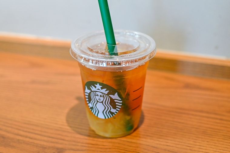 ドリンクを斜めから