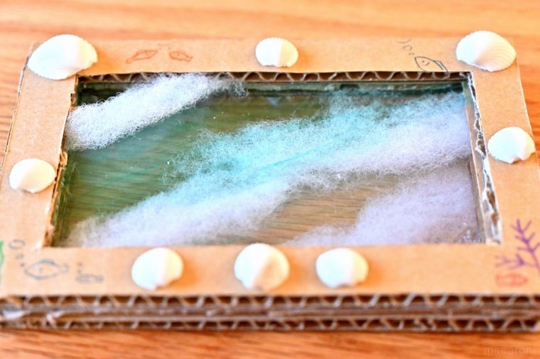 テーブルの上に置いた海の3Dイラスト