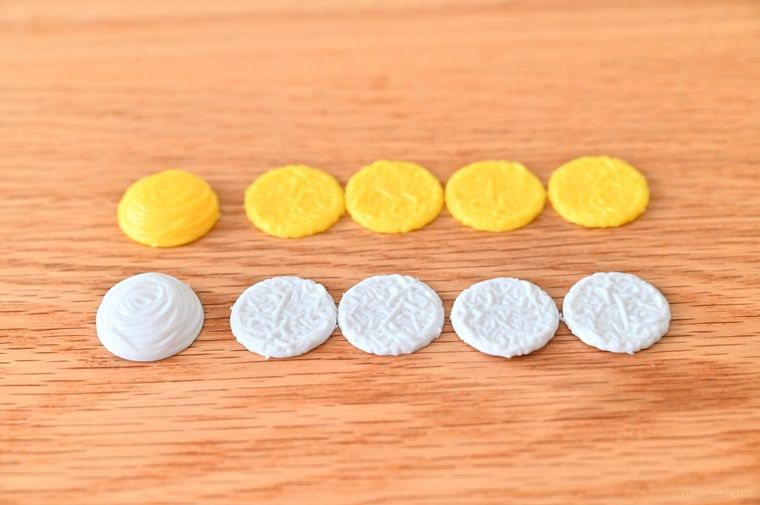 10個のパーツが並んでいる