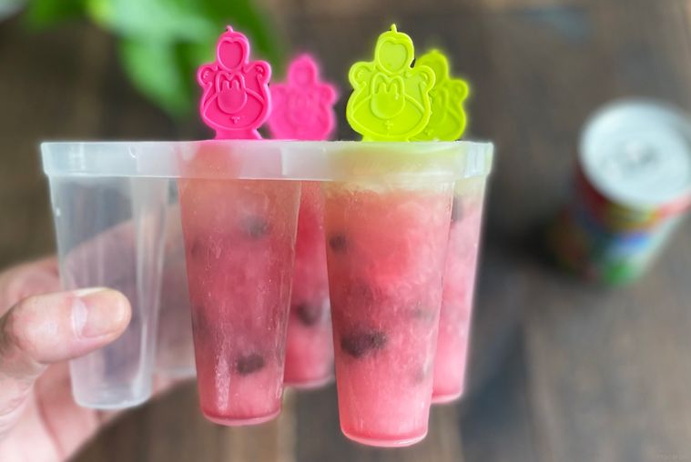 しっかり凍らせたチョコチップ入りスイカバー