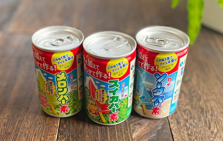 ダイソーのスイカバーの素シリーズをテーブルに並べた写真