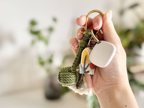 SNSで話題のダイソー「紛失防止タグ」の実力は？気になる使用感をレビュー