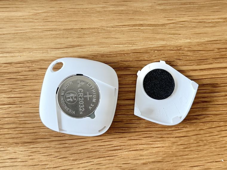 電池を入れたダイソー紛失防止タグ