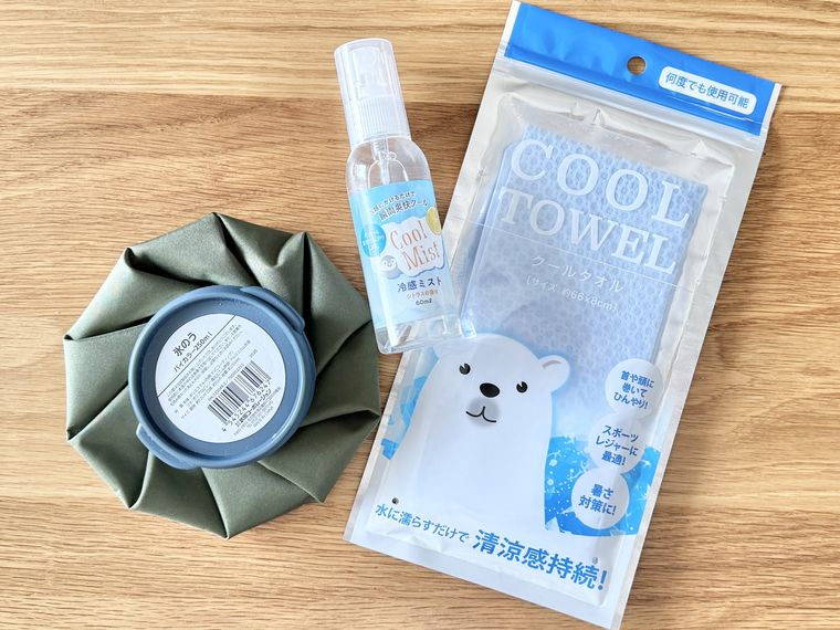テーブルに並ぶセリアの暑さ対策グッズ3種