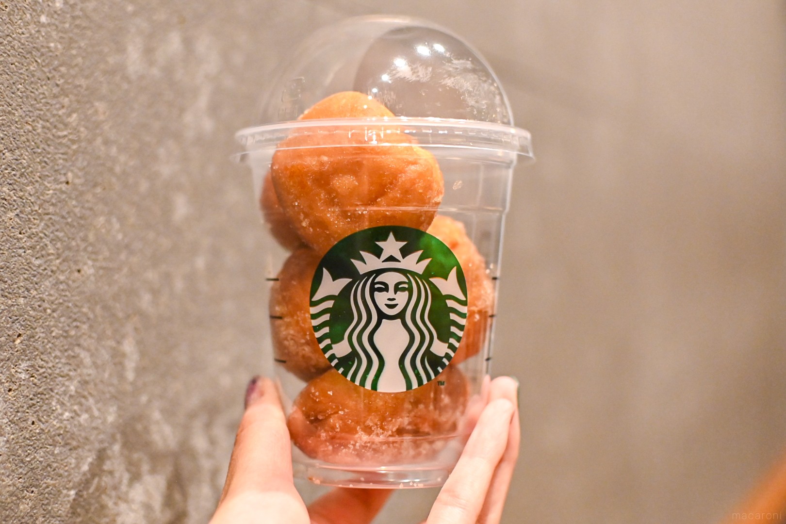 スタバフラペチーノ®のカップ入り！新作ドーナツボールに「つい買って