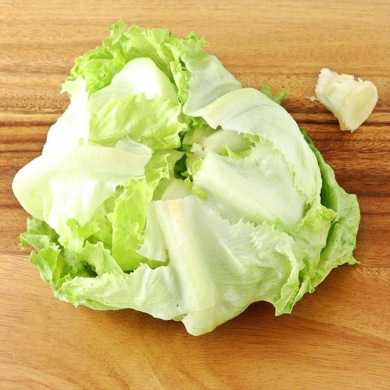 芯を押し込んで抜いたレタス