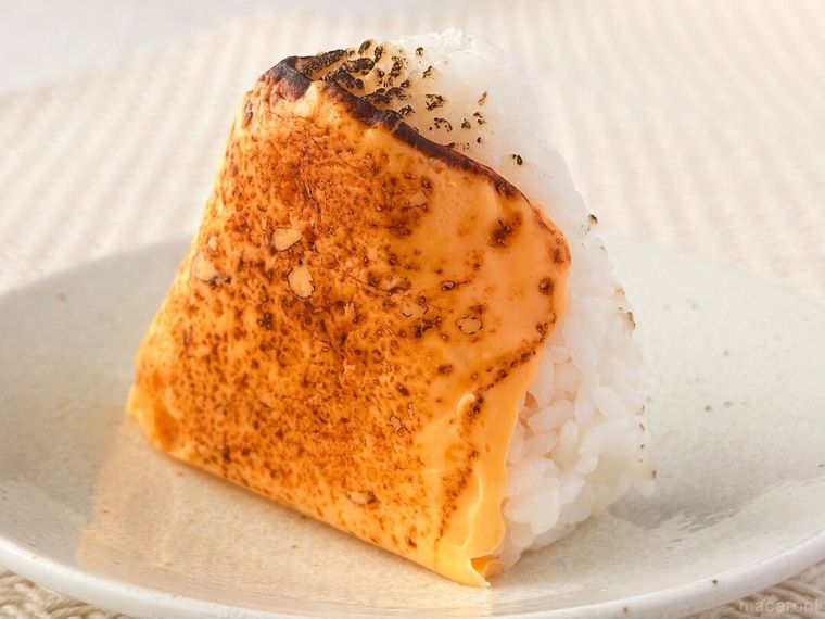 白皿にのった鬼チーズまみれ