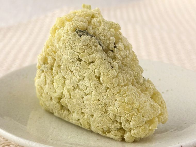 白皿にのった鬼わさび寿司