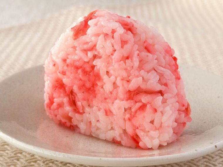 白皿にのった鬼紅生姜寿司