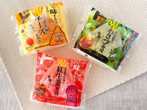 ドンキ目で味するゥなおにぎりを食べ比べ。これは映え狙いと思いきや