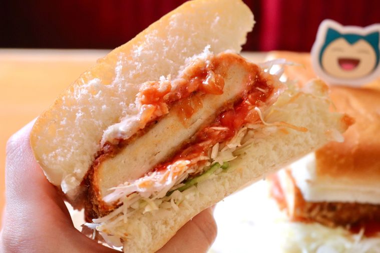 チキンカツパンの断面