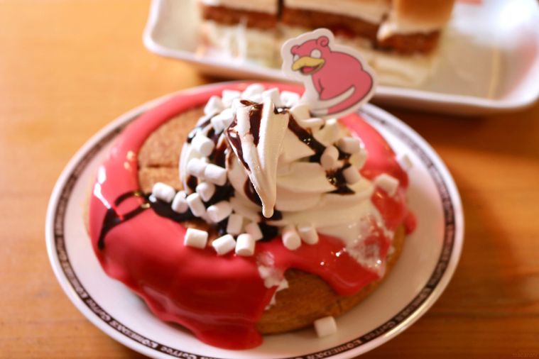 ヤドンのいちごチョコシロノワールヤドンピック付き