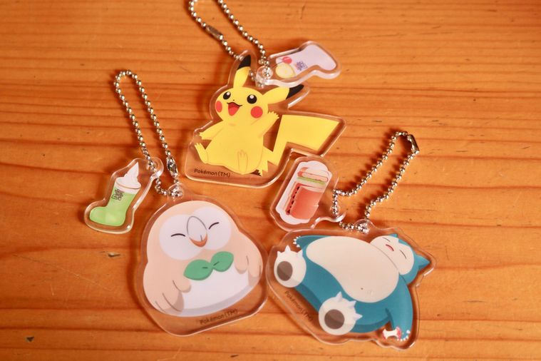 対象メニューを注文するともらえるオリジナルチャーム