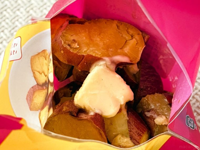 ひとくち焼き芋バターのパッケージを開けた様子