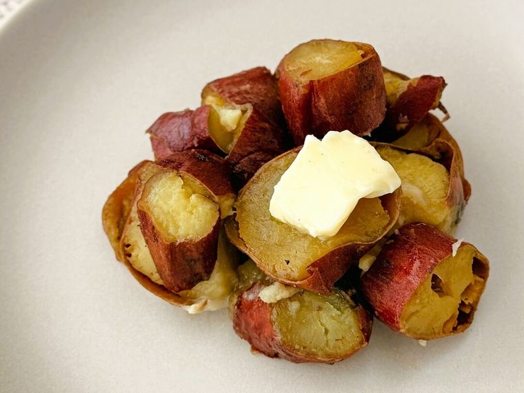 白皿に盛り付けたひとくち焼き芋バター