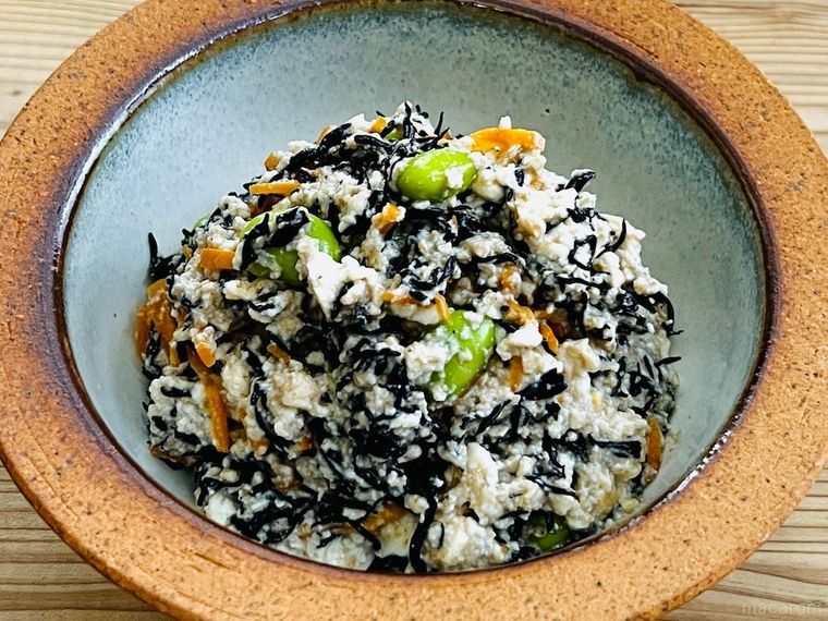 器に盛られた豆腐の白和え