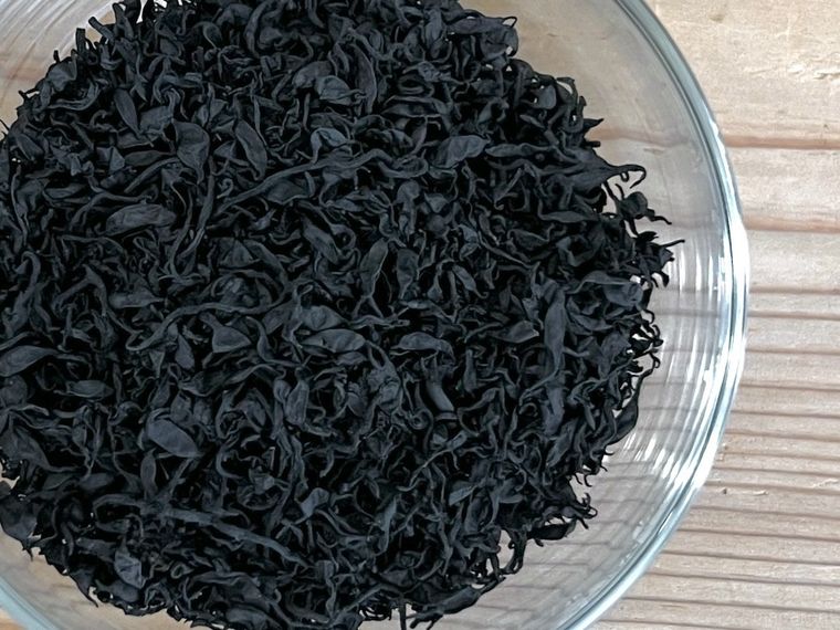 ボウルに盛られた乾燥ひじき