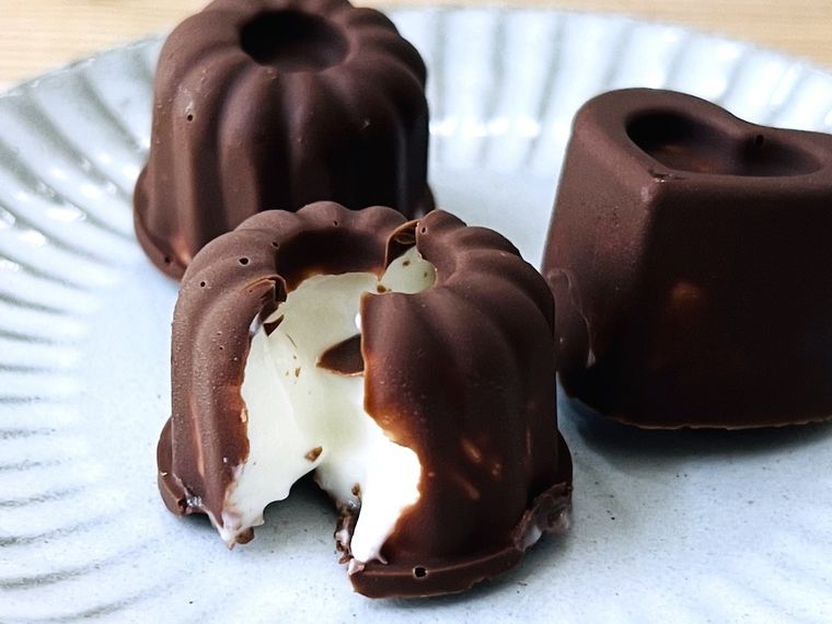 ピノ風のスイーツを半分に割った様子