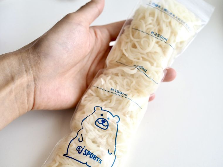 氷棒にそうめんを入れたところ
