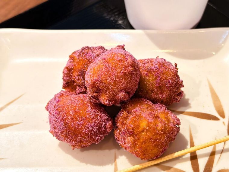 パッケージから取り出した丸亀うどーなつ アサイーベリー味