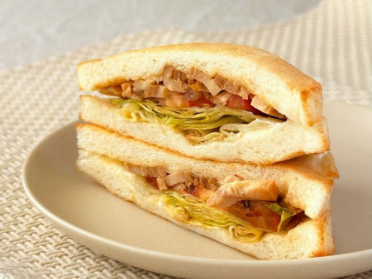 パッケージから取り出したクア・アイナ監修 テリチキンサンド