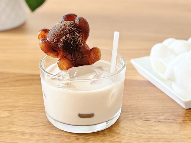 コーヒーにのせたクマの氷