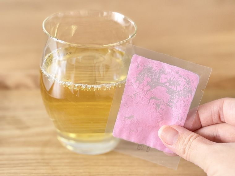 リンゴジュースとセリアのオーロラパウダー