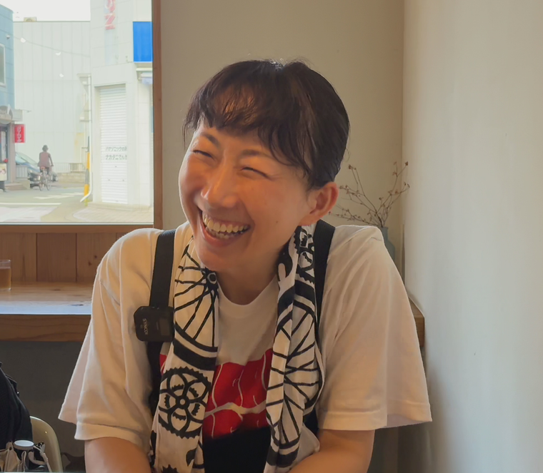 インタビューを受ける中瀬さん