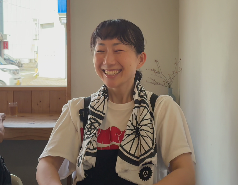 インタビューを受ける中瀬さん