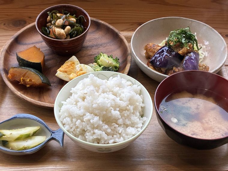 アオゾラ食堂の日替り定食