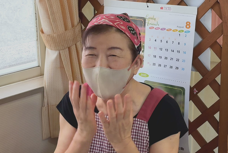 インタビューを受ける松島さん