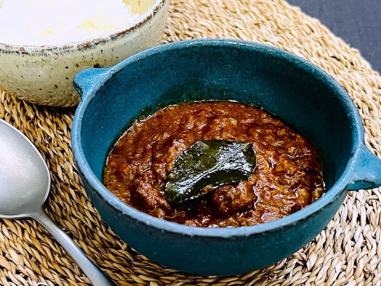 成城石井のビーフルンダンを器に盛り付けた様子