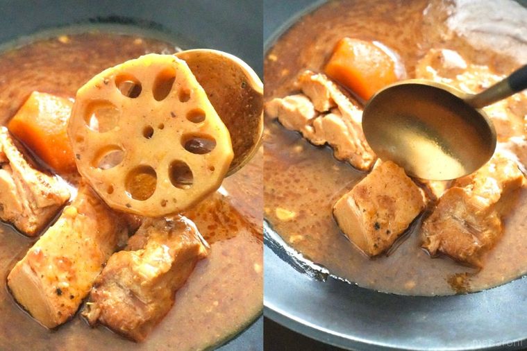 黒い皿に盛られたスープカレーのれんこんを金と黒色のスプーンですくう様子と鶏もも肉を金と黒のスプーンでカットする様子