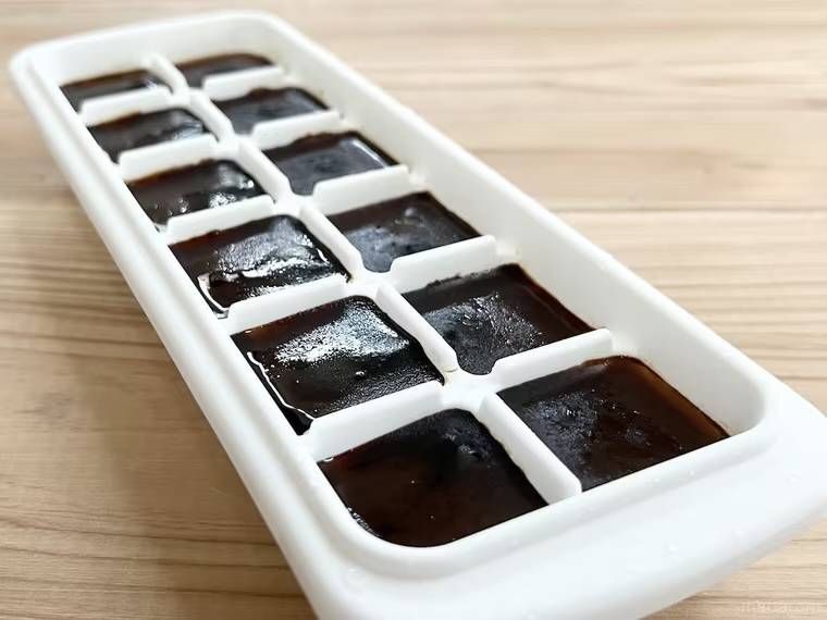 コーヒー氷が入った製氷皿