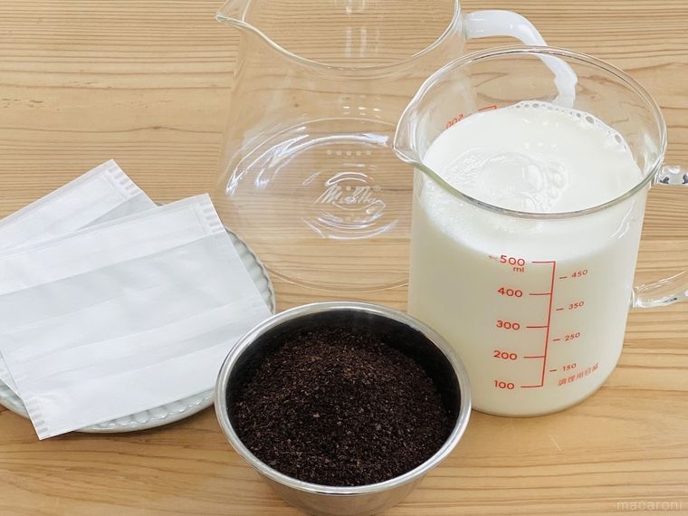 コーヒー粉、牛乳、コーヒーサーバー、水出しコーヒー用のフィルター