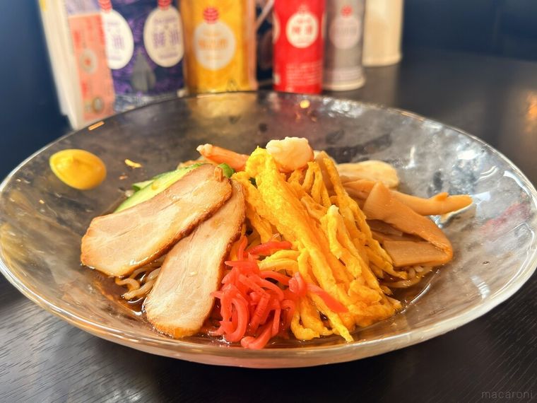 ガラス皿に盛り付けられた幸楽苑の冷し中華