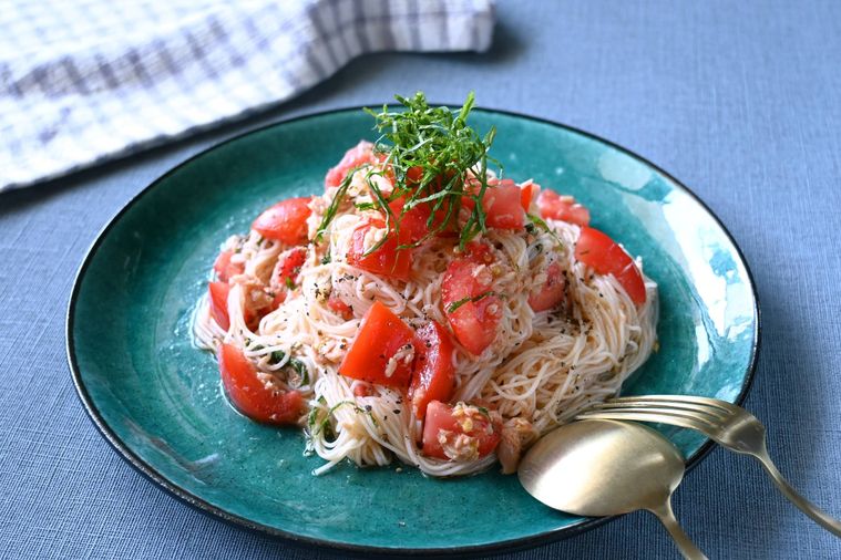 めんつゆで味が決まるトマトとツナの絶品そうめん