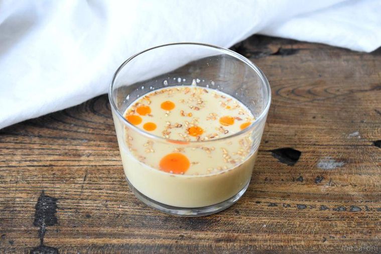 グラスに入れたごま豆乳のそうめんつゆ