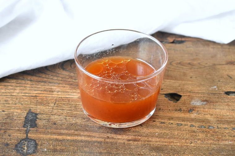 グラスに入れたそうめんつゆ